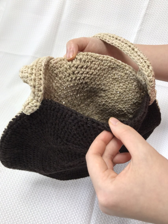 手編みの丸型トートバッグ 3枚目の画像