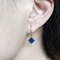 Dark Blue Vintage Glass Earrings 1枚目の画像