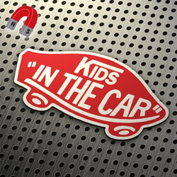 【マグネット】KIDS IN CAR:某ドデザインTYPE1:RE/WH 1枚目の画像