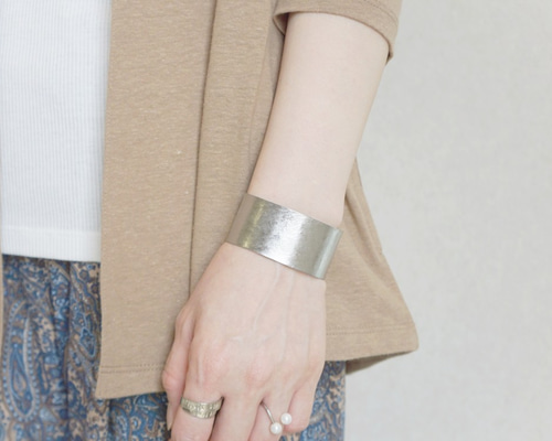 【手首を彩る・上質な煌めきと気品漂う存在感】CHANEL バングル efu2 エフニ | neutral ニュートラル｜成長と出会いのかたち