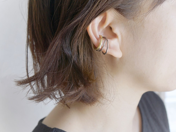 「quiet.accost」耳夾，禮盒裝，不鏽鋼三交叉耳夾，男女通用，男款 第3張的照片