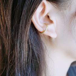 「quiet.accost」耳夾，禮盒裝，不鏽鋼三交叉耳夾，男女通用，男款 第4張的照片