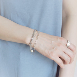 “quiet.uniquely” 2/3 向長項鍊/手鍊 第1張的照片