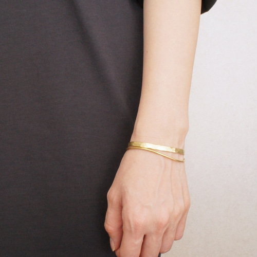 accessories mau｜バングル 4cm　ブラス（真鍮）　ブレスレット 真鍮バングル「with」【Sサイズ着用】 ユニセックス S/M/Lサイズ