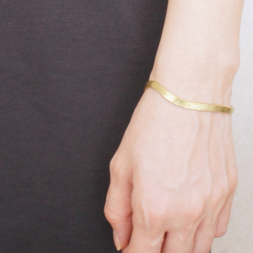 accessories mau｜バングル 4cm　ブラス（真鍮）　ブレスレット 真鍮バングル「with」【Sサイズ着用】 ユニセックス S/M/Lサイズ