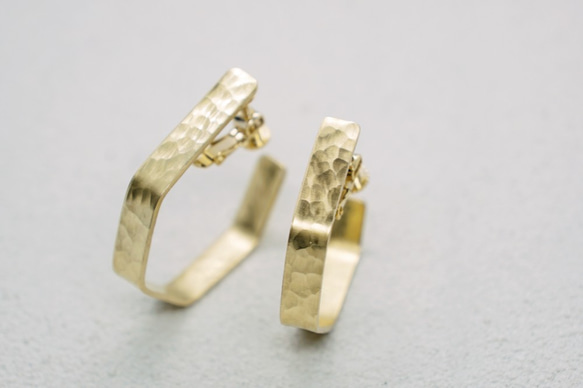 黃銅耳環“容器”*有S碼和M碼可選。 第1張的照片