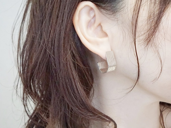 雙耳穿孔耳環“quiet.echo”*耳環可以更換。 第1張的照片