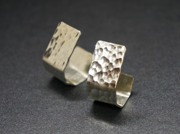 雙耳穿孔耳環“quiet.echo”*耳環可以更換。 第4張的照片