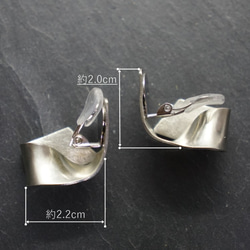 “quiet.shell”蝴蝶彈簧耳環 第5張的照片