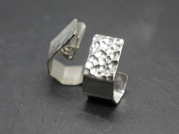 “quiet.echo”蝴蝶彈簧耳環 第1張的照片