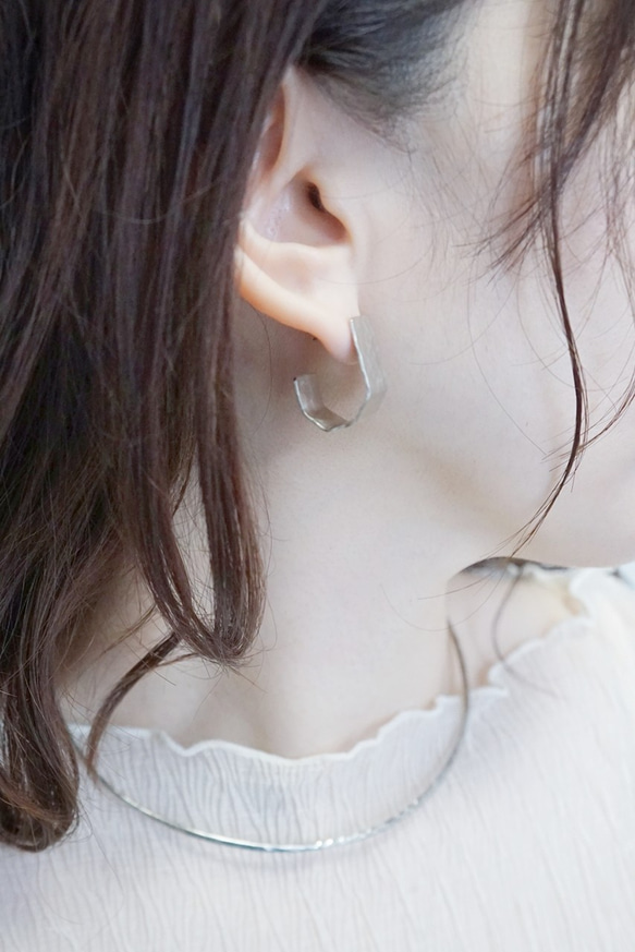 “quiet.echo”蝴蝶彈簧耳環 第3張的照片