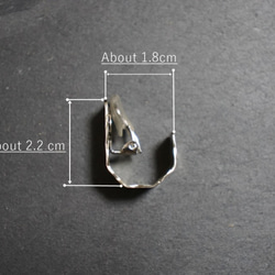 “quiet.echo”蝴蝶彈簧耳環 第5張的照片