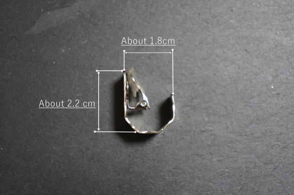 “quiet.echo”蝴蝶彈簧耳環 第5張的照片