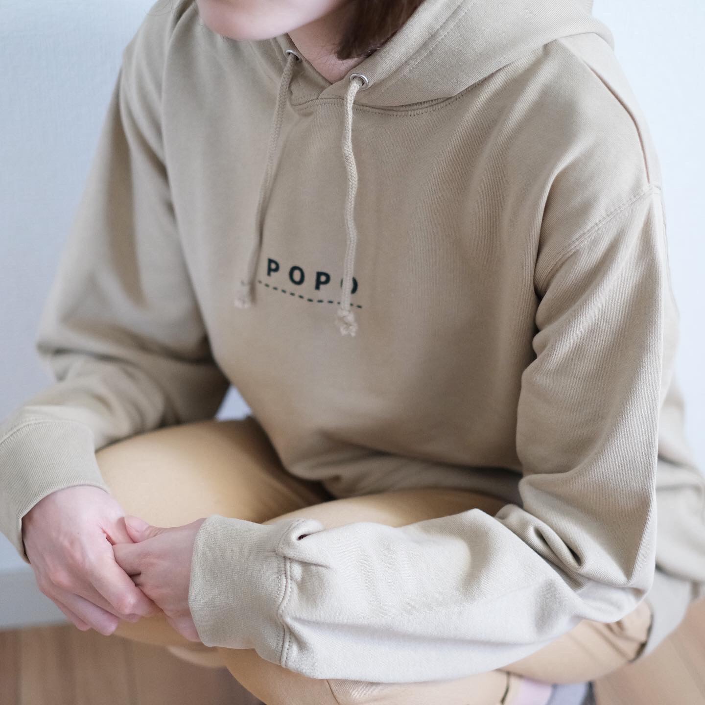 POPOロゴパーカー ユニセックス　サンドカーキ