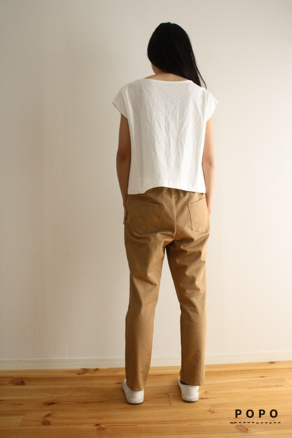 四季皆宜的斜紋棉布錐形褲，米色，修身顯腿長，鬆緊腰帶 第2張的照片