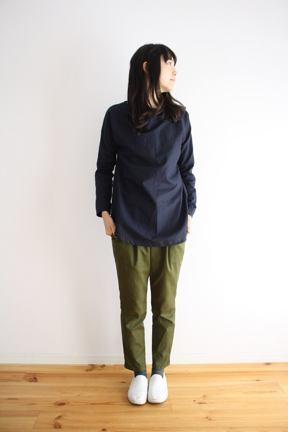 四季皆宜的斜紋棉布錐形褲，米色，修身顯腿長，鬆緊腰帶 第5張的照片