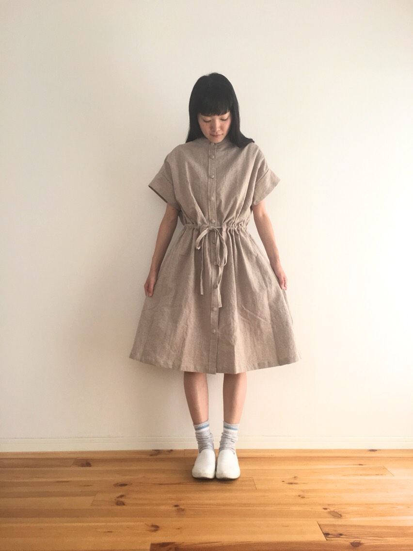 シャツワンピース　ギャザーワンピース　　コットンリネン 半袖