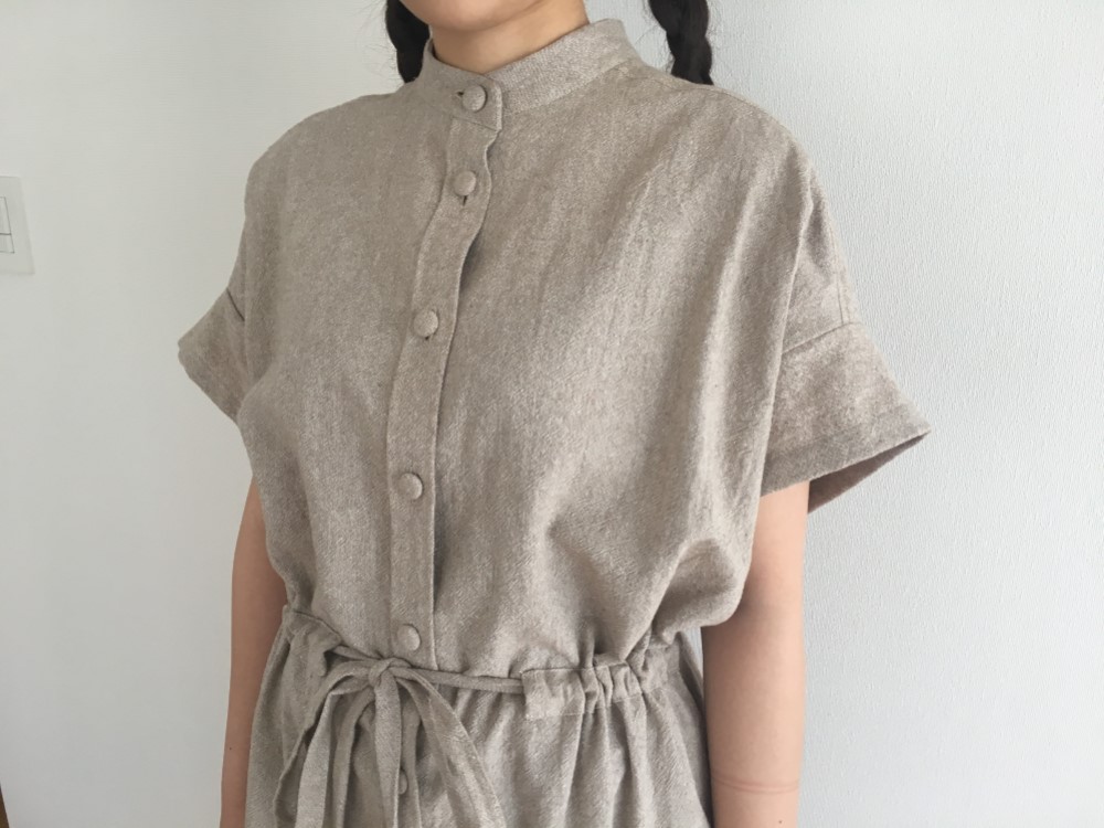 シャツワンピース　ギャザーワンピース　　コットンリネン 半袖