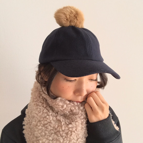 ラビットファーポンポン付きキャップ ＜全3色＞ 残りグレイのみ