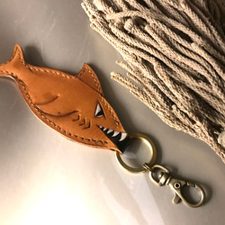 POPO- 鯊魚 皮革吊飾 第2張的照片