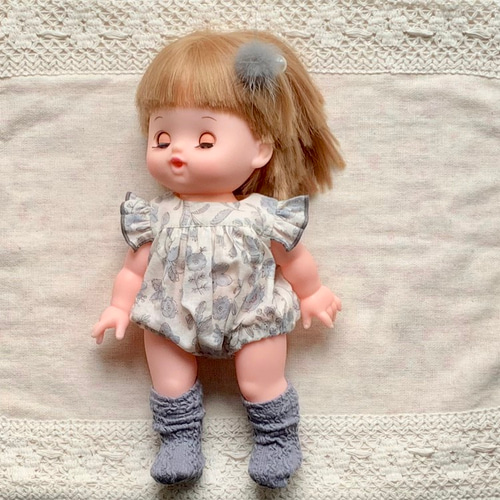ソランちゃん　メルちゃん　お洋服　ハンドメイド ソランちゃん メルちゃん服 ♡柔らかグレーのお花柄ロンパース