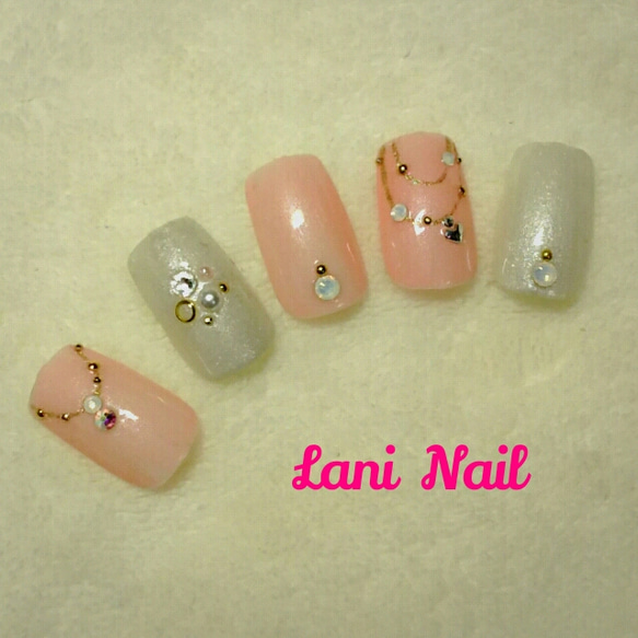 C'HER蝶々ネックレスハンドメイドネイルチップ 蝶々ネイル ネイルチップ（つけ爪） 猫背 通販 13573165｜Creema