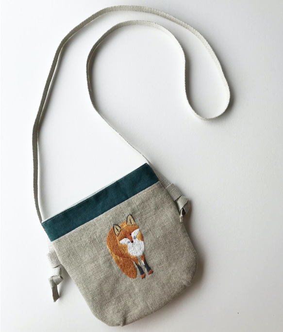 キツネの刺繍サコッシュバッグ 1枚目の画像