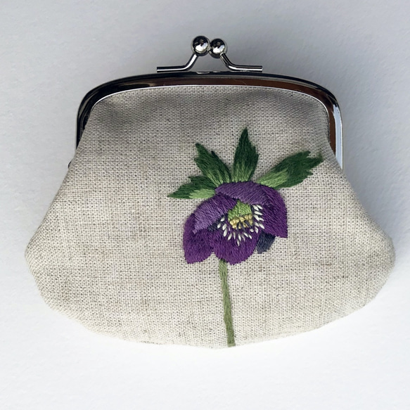 クリスマスローズの刺繍がまぐち 1枚目の画像