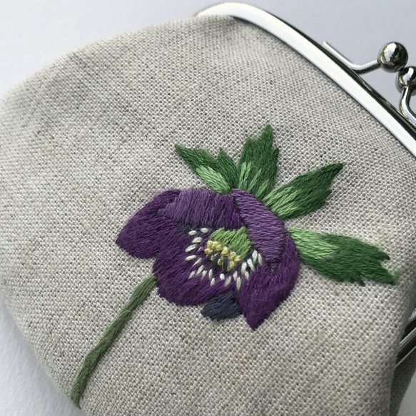 クリスマスローズの刺繍がまぐち 8枚目の画像