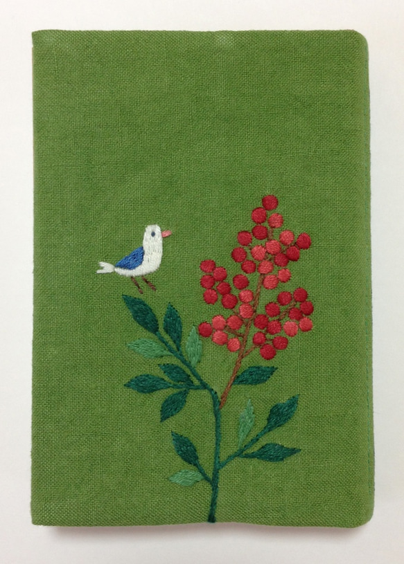 南天と小鳥の刺繍の文庫本カバー 4枚目の画像