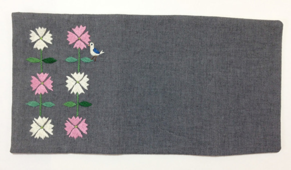 ナデシコと小鳥の刺繍の文庫本カバー 5枚目の画像