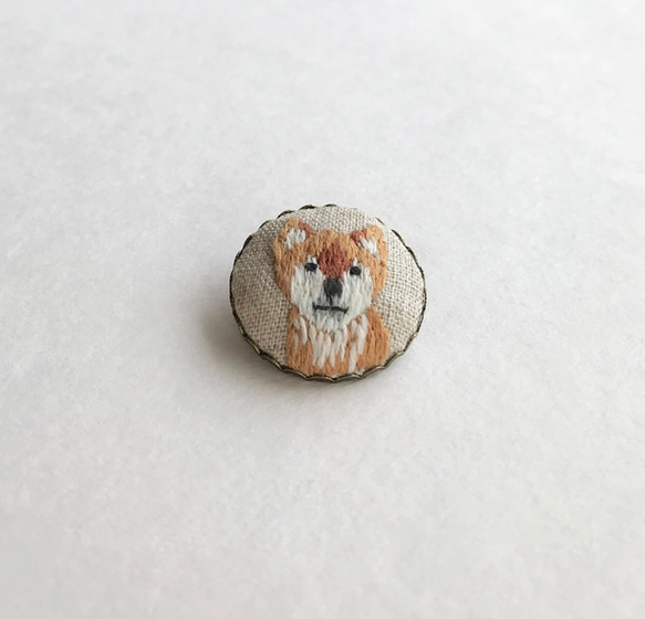 柴犬の刺繍ブローチ 2枚目の画像