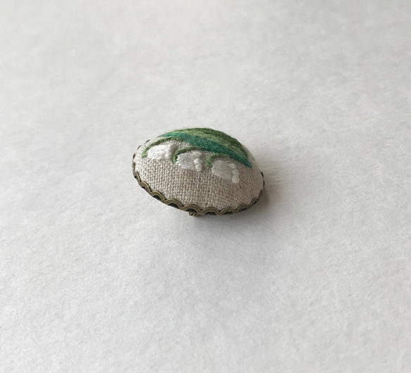 スズランの刺繍ブローチ 4枚目の画像