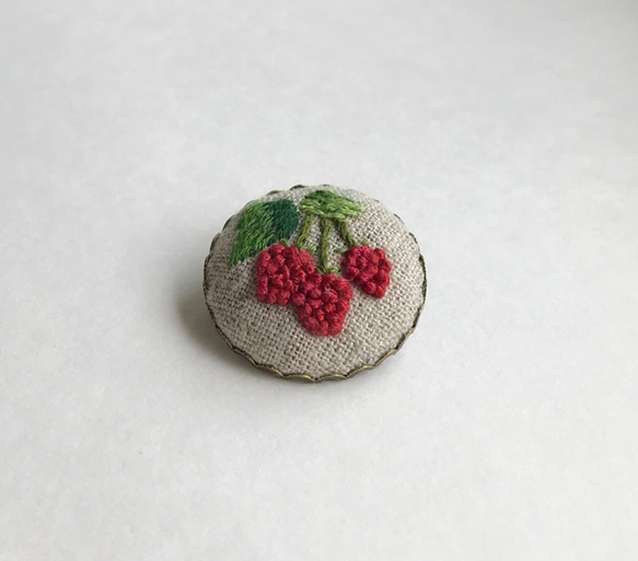木苺の刺繍ブローチ 2枚目の画像