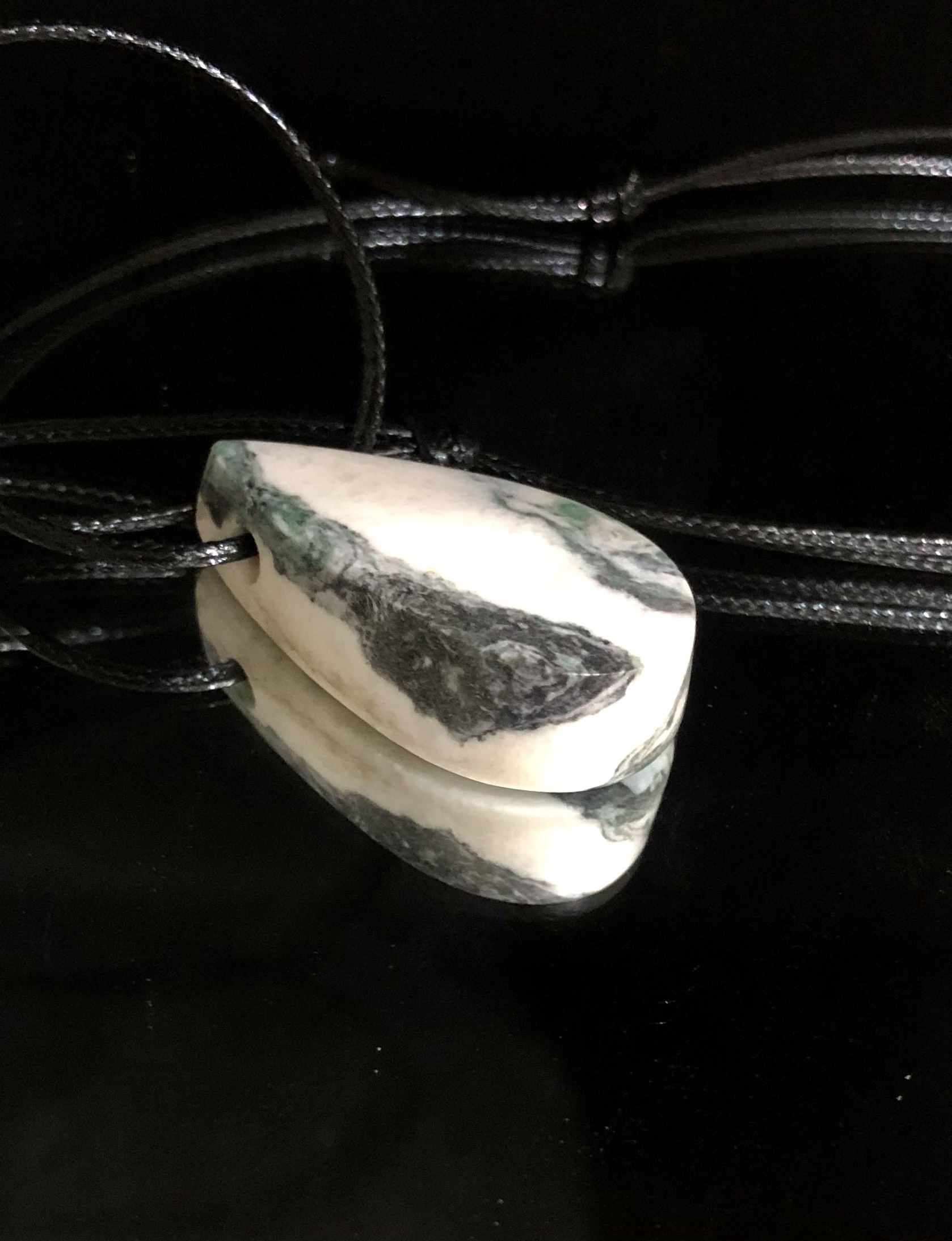 白雲緑水山間　糸魚川翡翠 10,656円