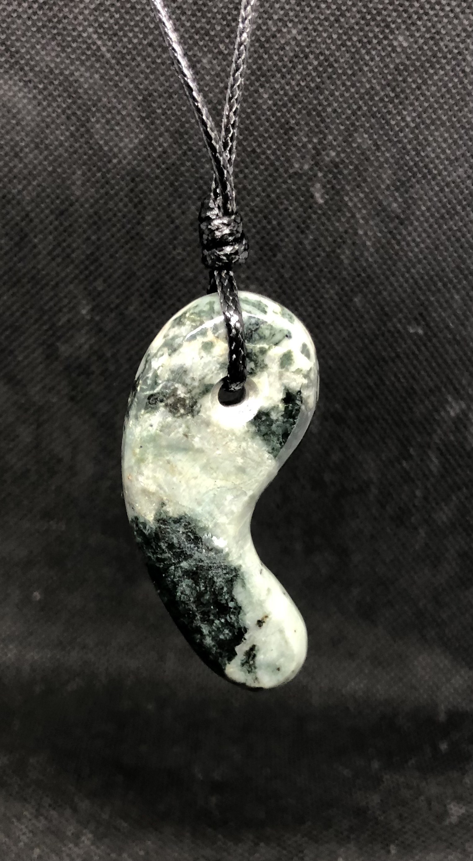 青花玉勾玉