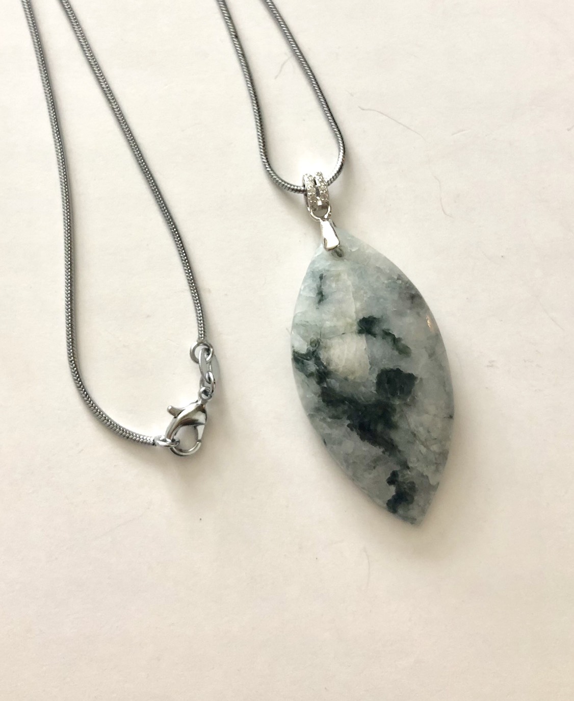 国産天然翡翠 糸魚川翡翠手彫り葉