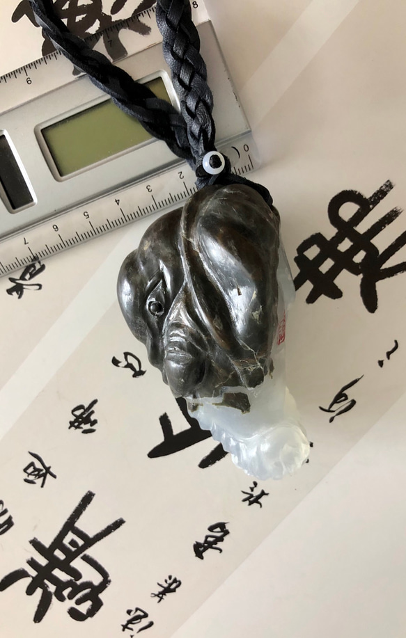 国産天然石 新潟産アゲート手彫り 福象 握り石 1枚目の画像