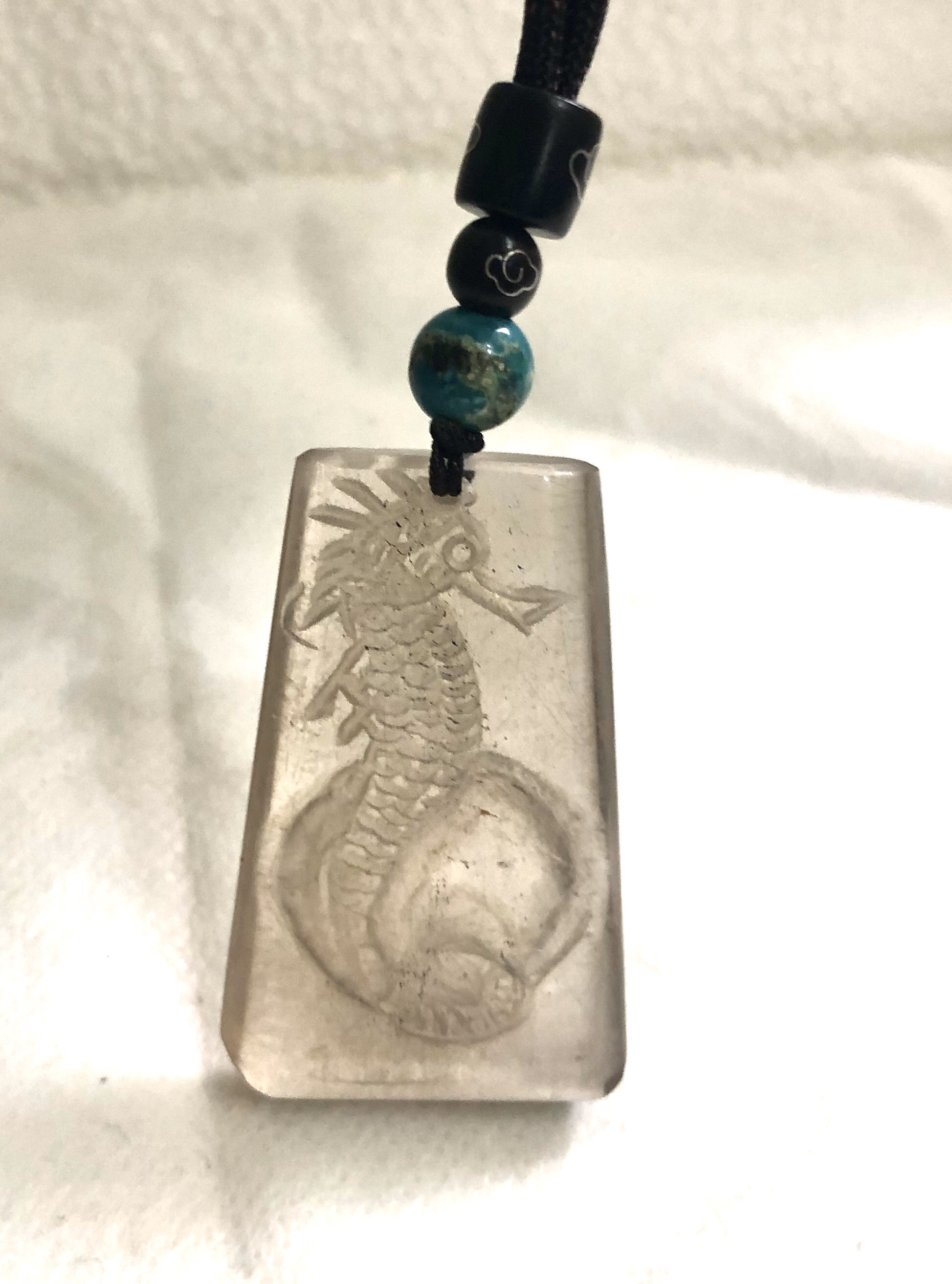 煙水晶手彫り　タツノオトシゴ