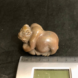 国産天然石　新潟産チャート手彫り　猿の桃隠しお香立て 4枚目の画像