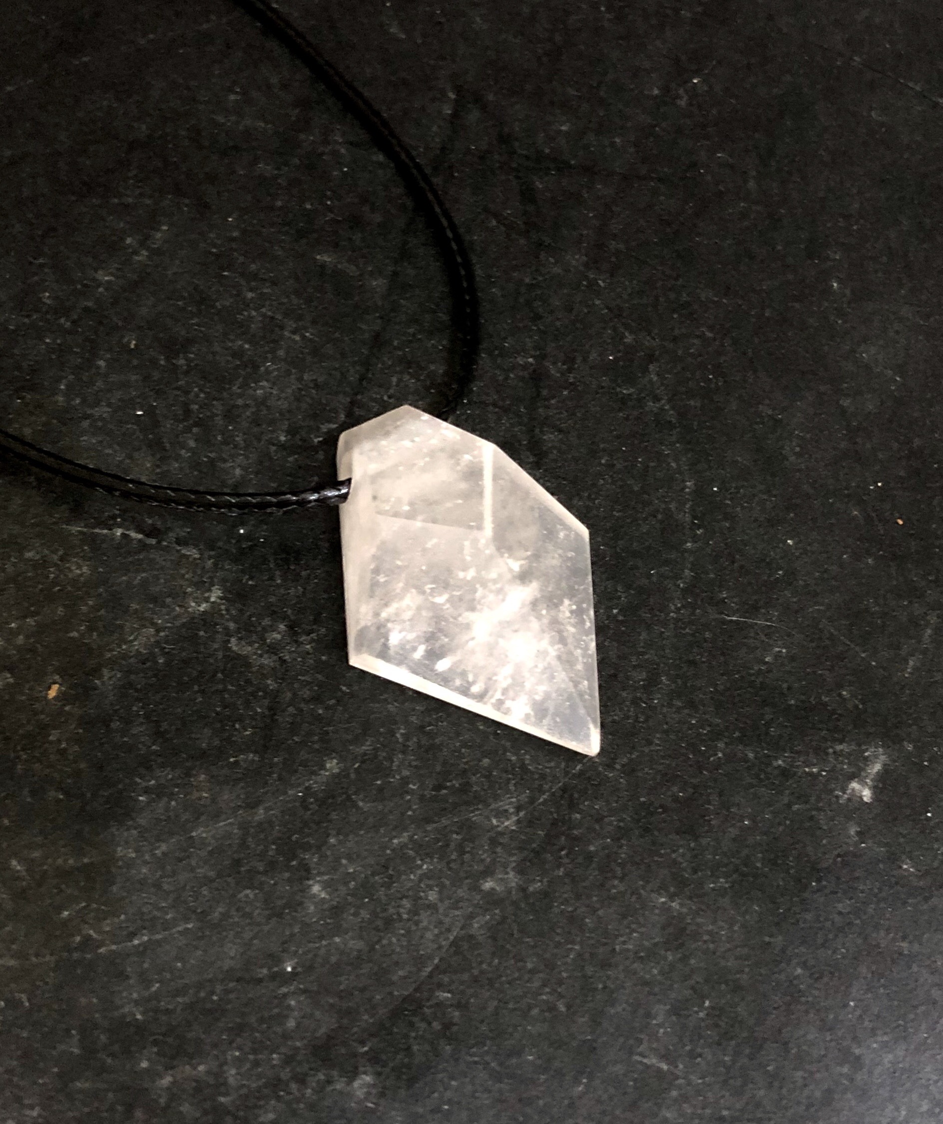 国産天然石　新潟産天然水晶手彫り　氷矢