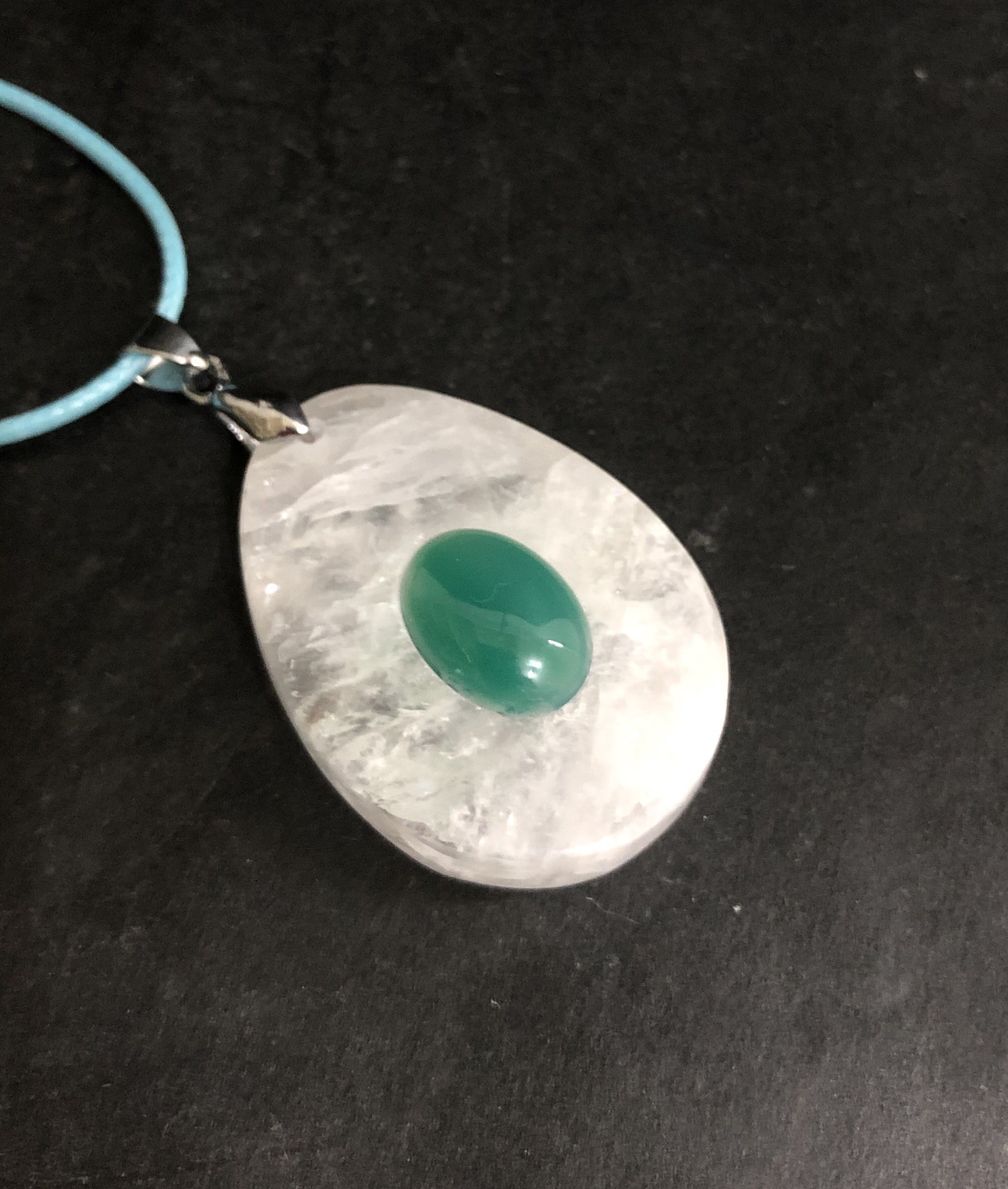 国産天然石　新潟産クラーク水晶inグリーンアゲート　ホワイトビーチと碧島