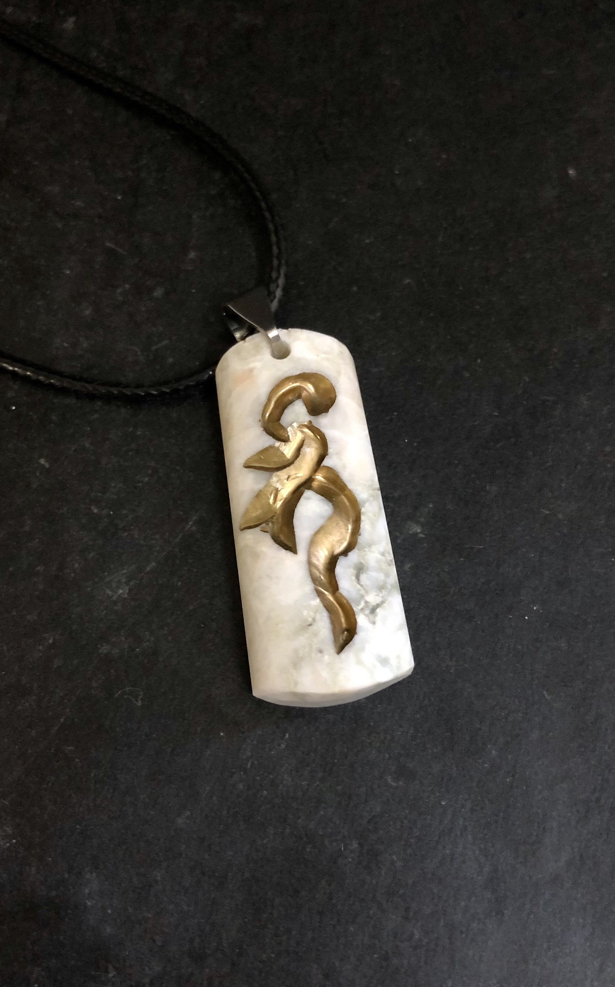 国産天然石　糸魚川翡翠　手彫り薬師如来様　梵字御守り