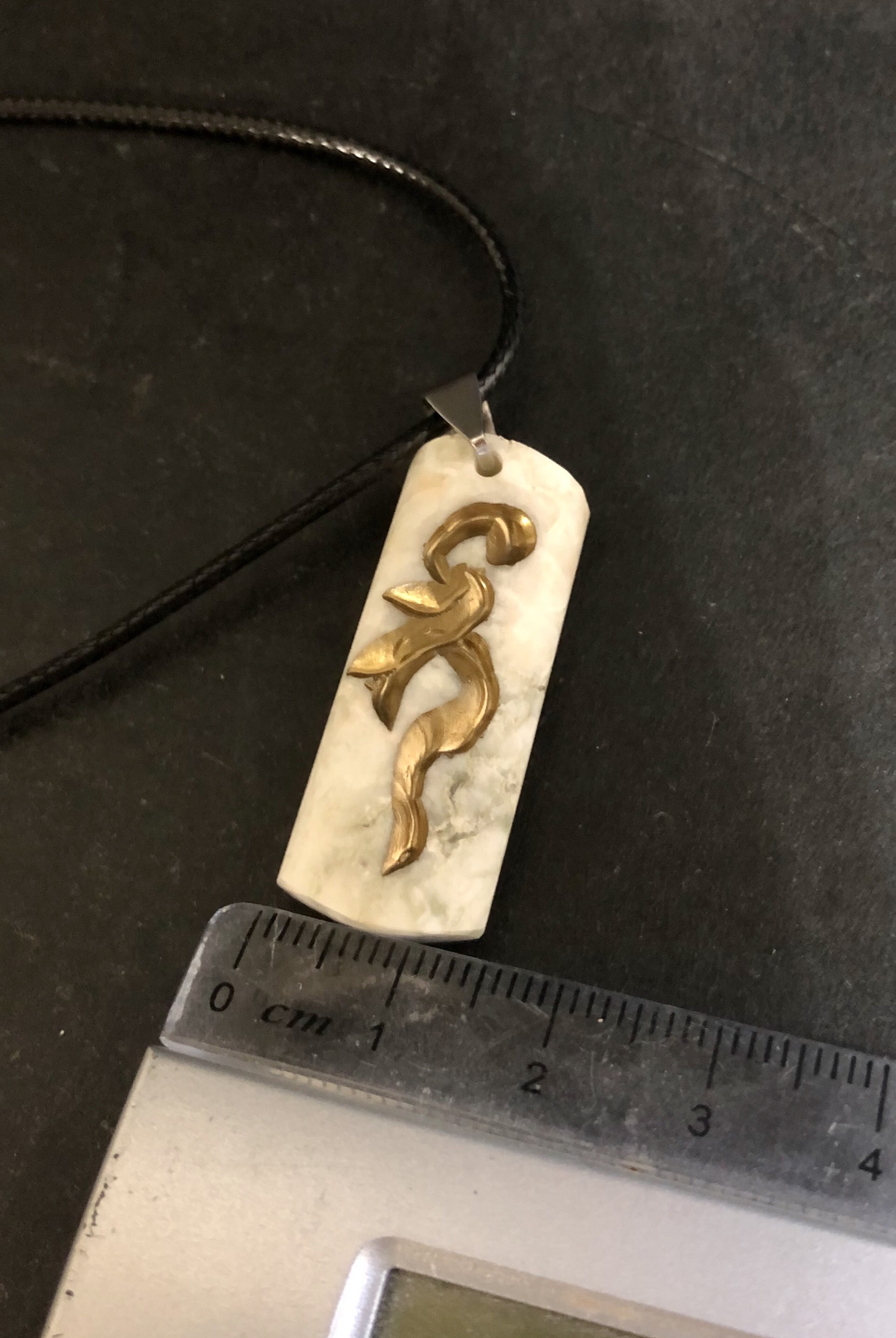 国産天然石 糸魚川翡翠 手彫り薬師如来様 梵字御守り 国産天然石 糸魚川翡翠 手彫り薬師如来様 梵字御守り