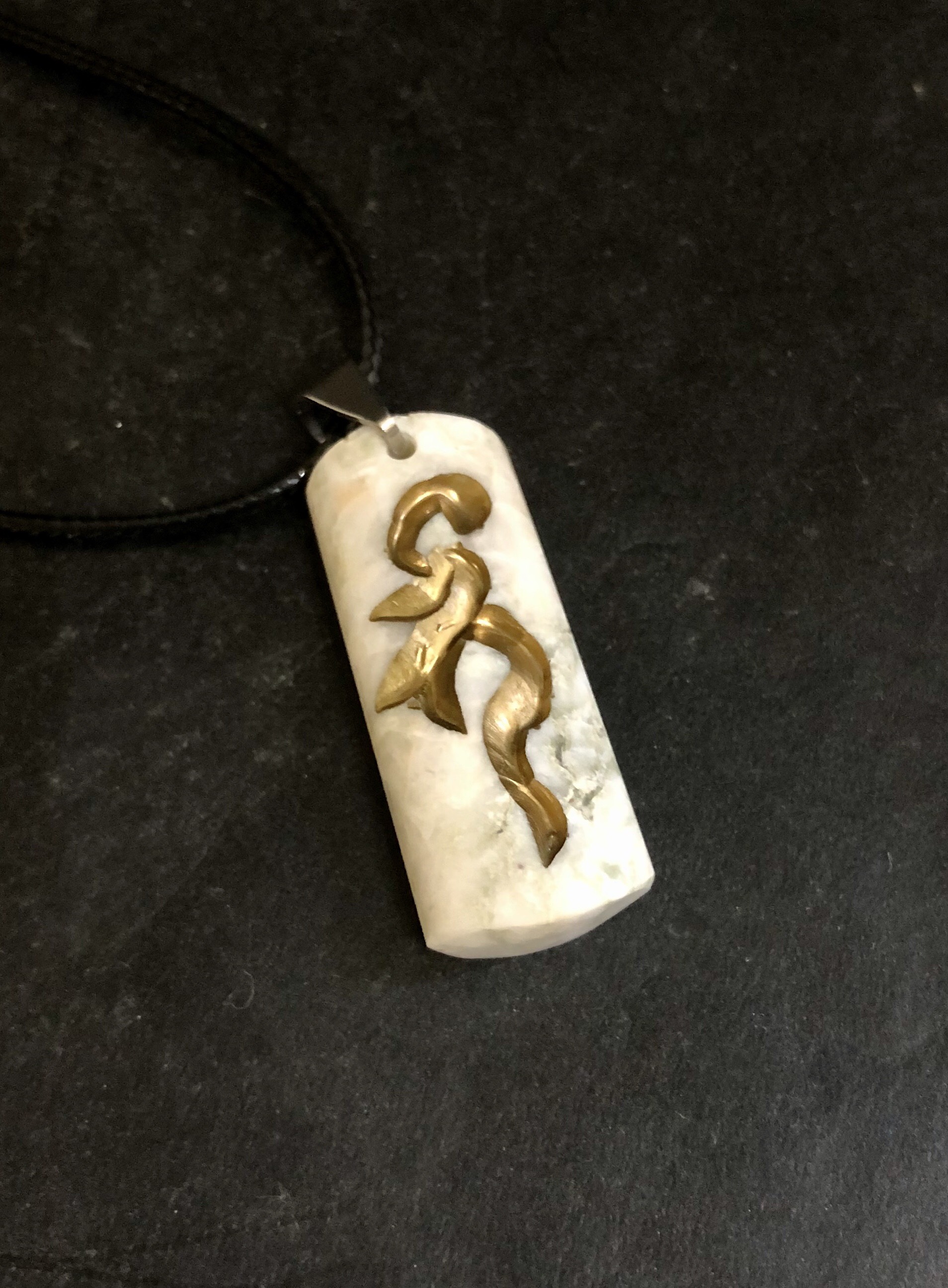 国産天然石 糸魚川翡翠 手彫り薬師如来様 梵字御守り 国産天然石 糸魚川翡翠 手彫り薬師如来様 梵字御守り