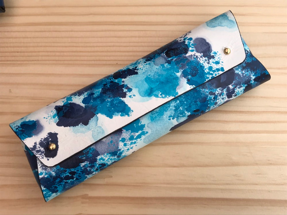 [革の水彩画 : 蒼白] Wrapping Small Pouch 1枚目の画像