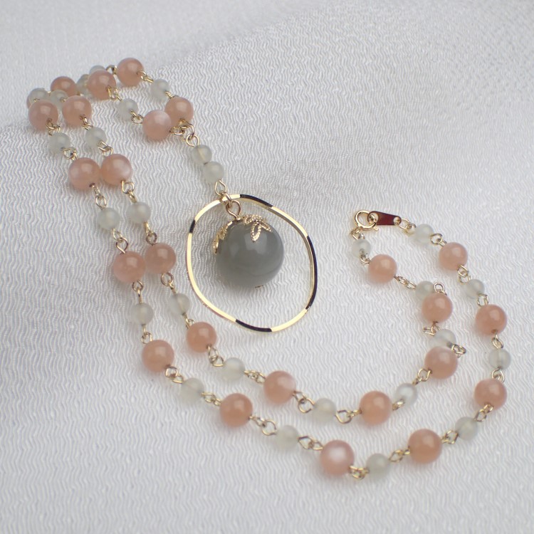 ムーンストーン（3カラー）のネックレス