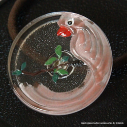 【再入荷】浮き出るチェコガラスボタンヘアゴム　オウムピンク 3枚目の画像