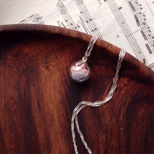 ガラス玉2色レース真珠のネックレス 1枚目の画像