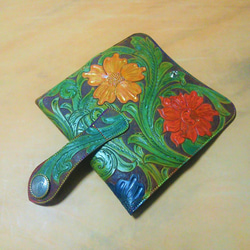 高級ヌメ革使用の三折り財布　オリジナルカービング　（茶色） 3枚目の画像